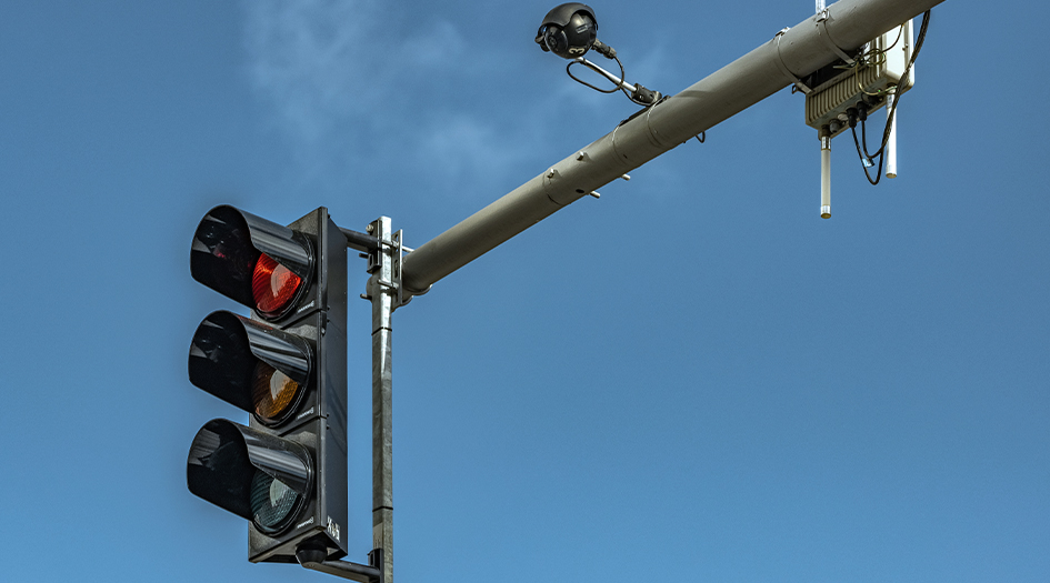 how does a red light camera work